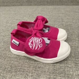 Chus size 24 monogrammed ties are removable NWOT includes box